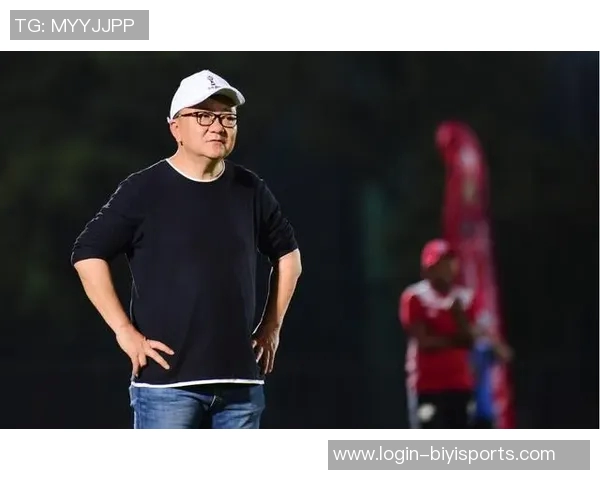 杨伟独家揭秘:深入解析足球技巧与战术心得分享实时数据 杨伟独家揭秘:深入解析足球技巧与战术心得分享实时数据